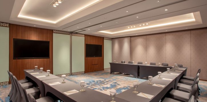 17-halimun-meeting-room-novotel28613-min-2