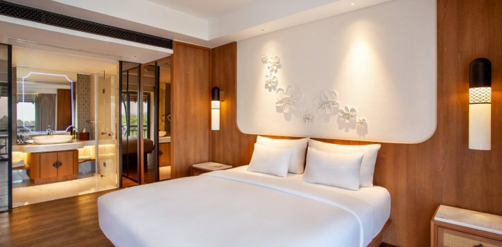 2-deluxe-king-angle-4-novotel-bogor-229241-min-2